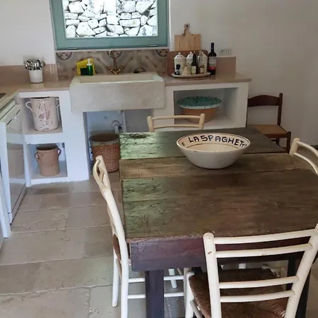 Trullo Terra Bianca * 오스투니
